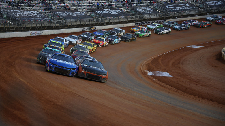 A tight NASCAR grid at the 2022 Food City Dirt Race at the Bristol Motor Speedway.