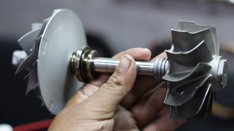 A photo of the compressor and turbine wheels on either end of a turbo shaft