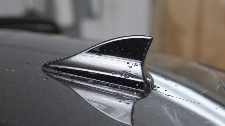 Shark fin antenna on the roof of a car