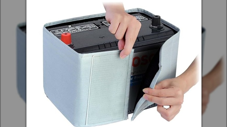 A battery insultation blanket