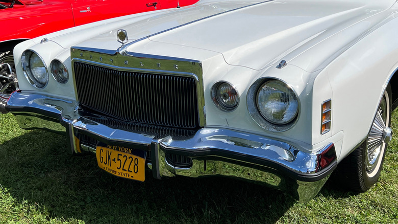 A close-p of the front fender on a 1975 Chrysler