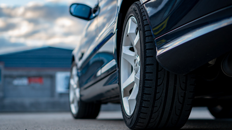A Mercedes-Benz W203 C-Class with summer tires