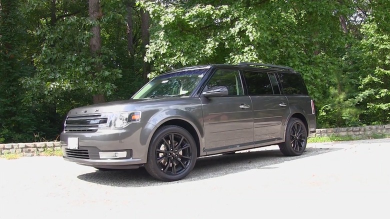 A 2019 Ford Flex in gray parked near a forest