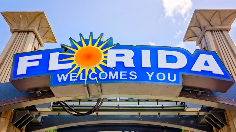 A large sign that says, "Florida welcomes you"