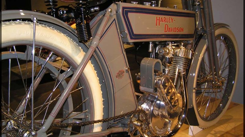 The body, gears and wheels of the 1911 Harley-Davidson Model 7-A.