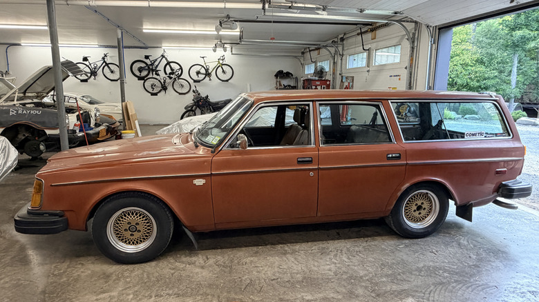 A 1979 Volvo 245 DL parked in a garage