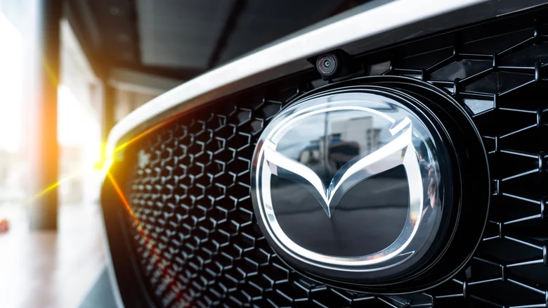 Защо Mazda е буквално божествено име за автомобилна компания