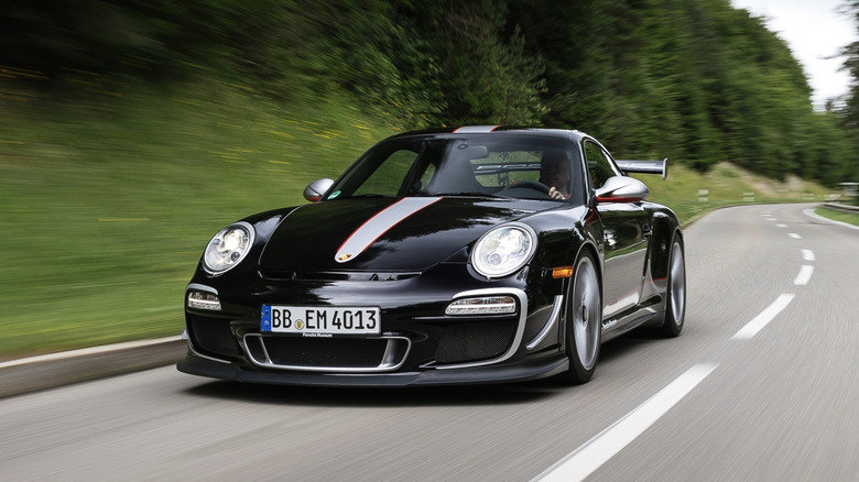 A black Porsche 911 GT3 RS 4.0.
