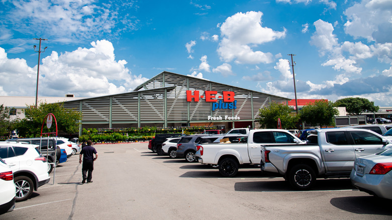 An H.E.B Plus parking lot on a sunny day