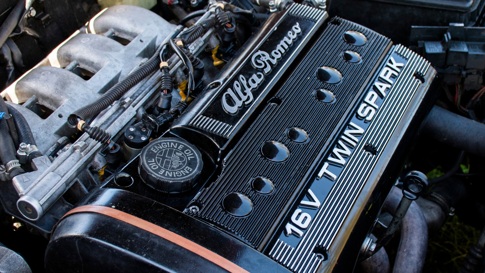 Why Some 4-Cylinder Engines Use 8 Spark Plugs