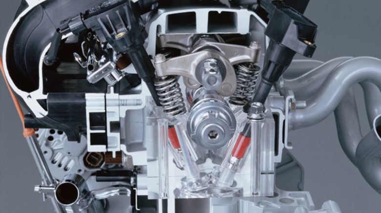 The internal structure of Honda's 1.3-liter i-DSI engine with two spark plugs per cylinder