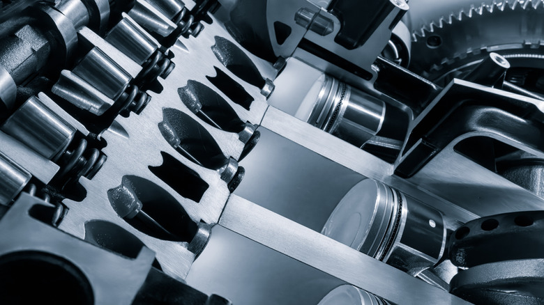 Cutaway internals of an engine including pistons