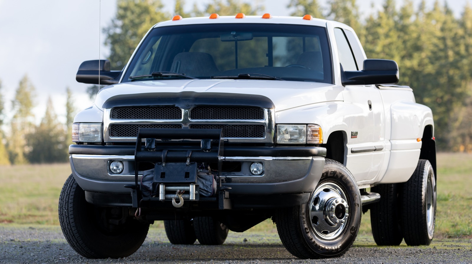 Why Some Pickup Trucks Have Those Amber Lights On Top