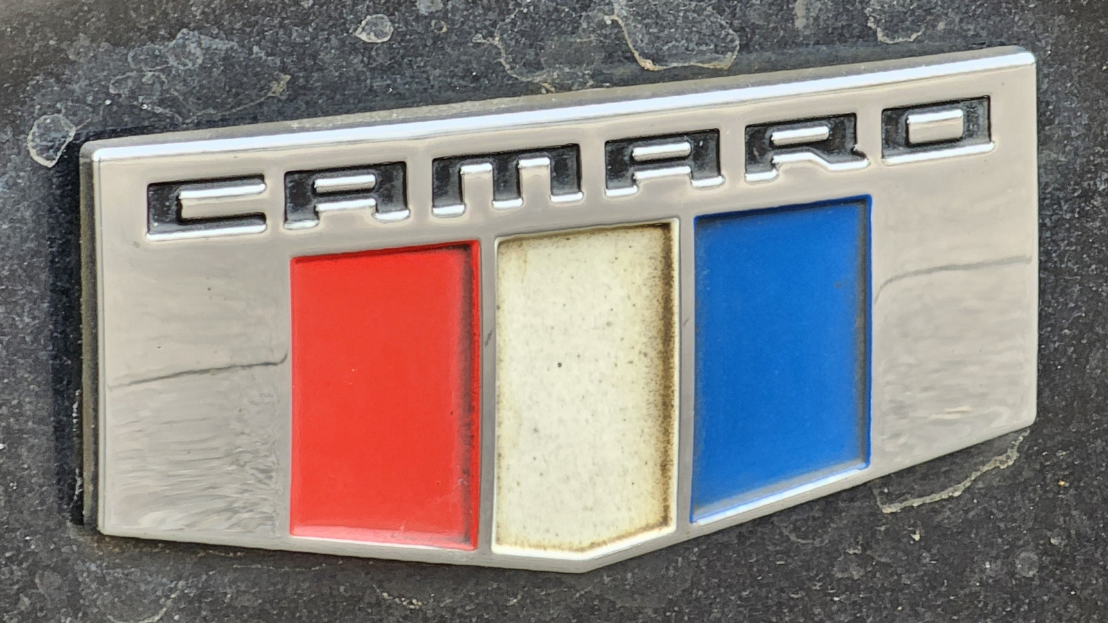 Why The Chevy Camaro Emblem Looks Like A French Flag Why The Chevy Camaro Emblem Looks Like A French Flag