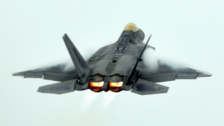 An F-22 Raptor flying at the 2013 Australian International Air Show