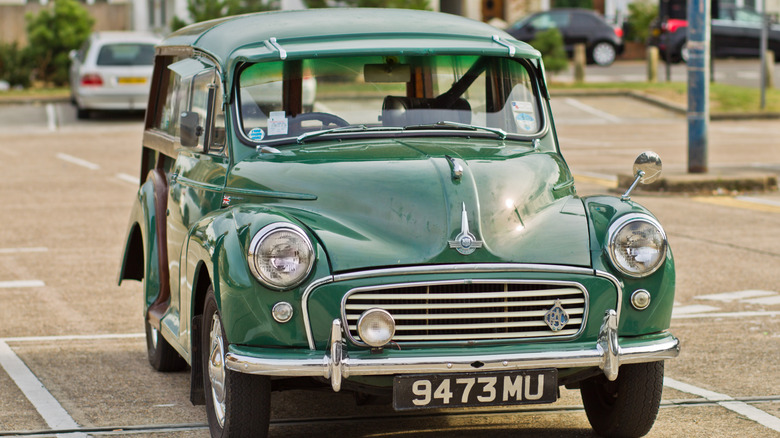 Morris Minor Traveller with external sun visor