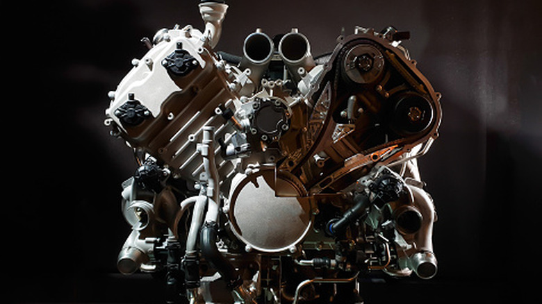 Transverse view of a V8 engine