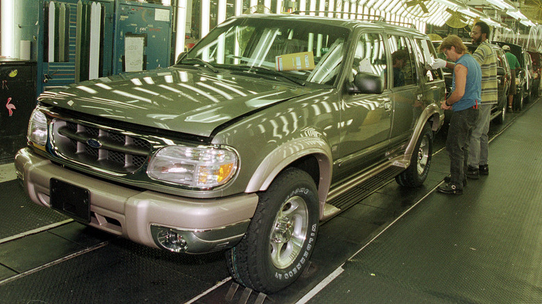 1999 Ford Explorer coming down the line wearing Firestone tires