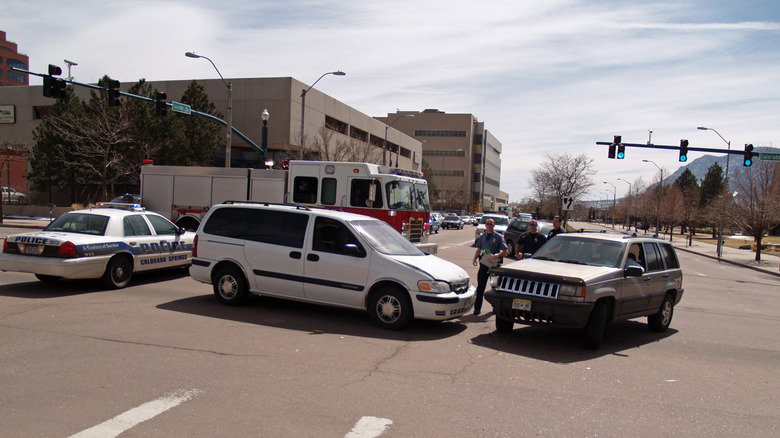 A car accident between a Chevrolet Venture and a Jeep Grand Cherokee in Colorado Springs.
