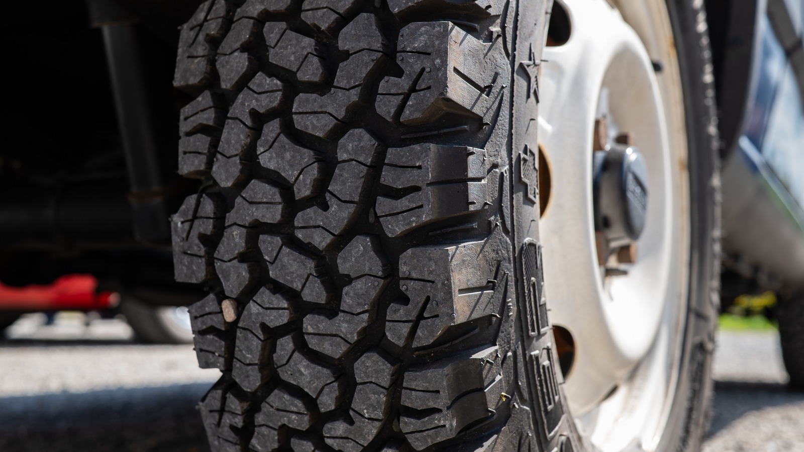 Wide Vs Narrow Tires: Is One Better For Off-Road Performance?