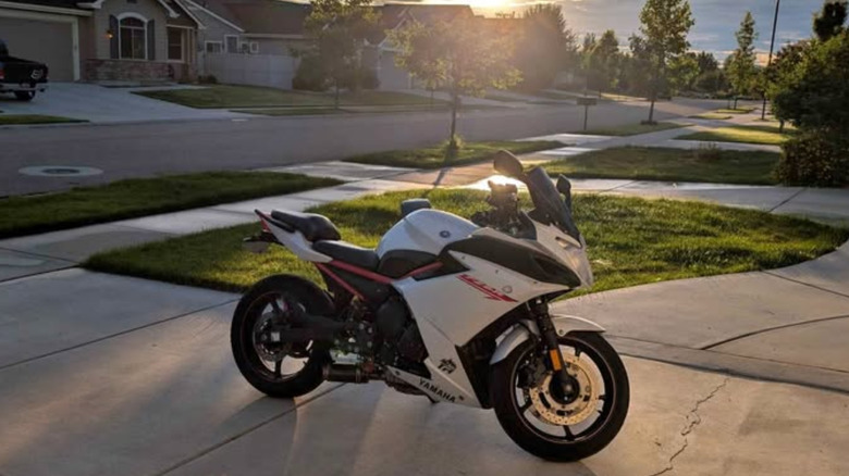 White FZ6R at sunset