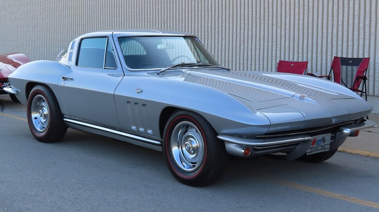 Front 3/4 1965 Chevrolet Corvette in Silver Pearl Metallic