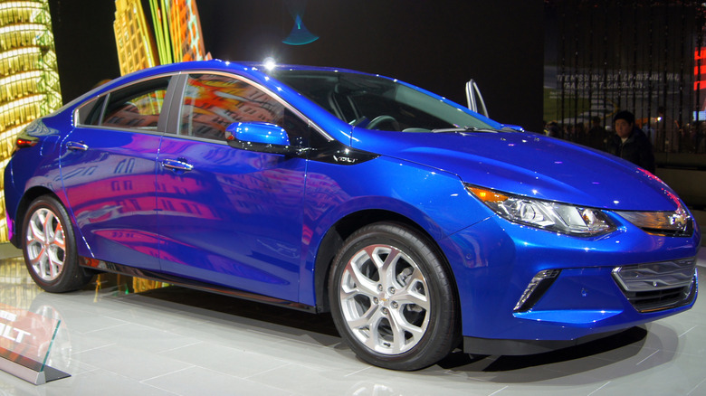 The front 3/4 of blue 2016 Chevrolet Volt on display at the 2015 NAIAS (North American International Auto Show) in Detroit