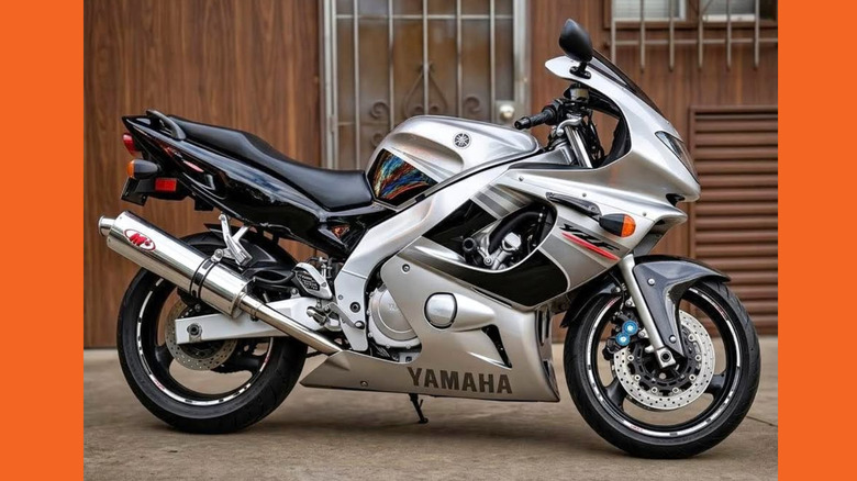 Silver Yamaha Thundercat