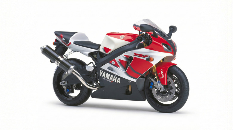 Yamaha YZF-R7 OW-02 front 3/4 view