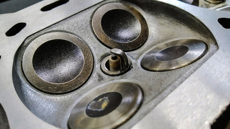 A position wrong nan cylinder caput pinch 2 intake and exhaust valves and a spark plug successful nan middle