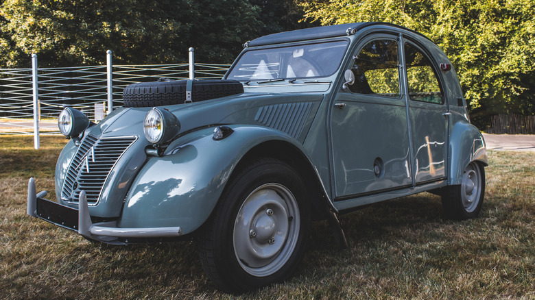 A front-quarter shot of a 2CV Sahara
