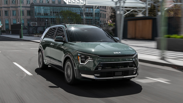 A grey 2026 Kia Niro on a city street.