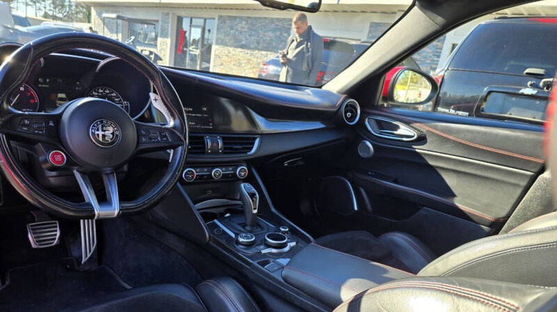 2018 Alfa Romeo Giulia Quadrifoglio interior cabin
