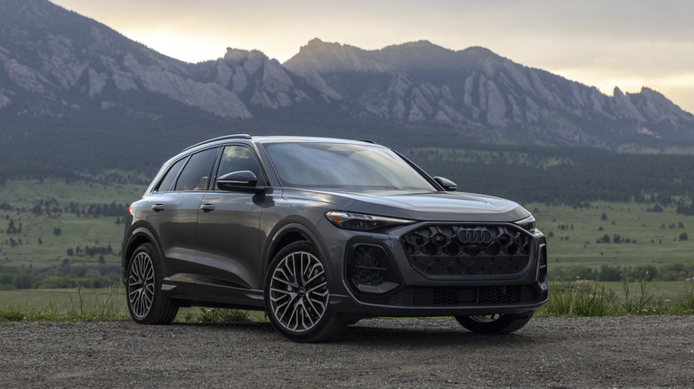 2026 Audi AQ5 front 3/4 view