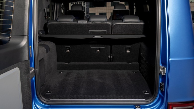 Mercedes-Benz G580 with EQ Technology trunk