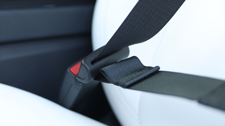 Car seatbelt with an energy management loop that help mitigate the crash loads and prevents injury