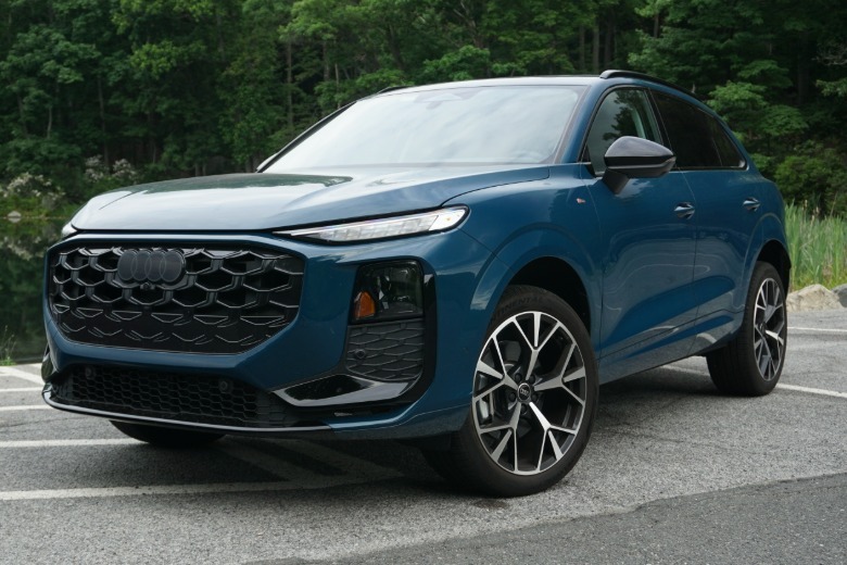 2026 Audi Q3 front 3/4 view