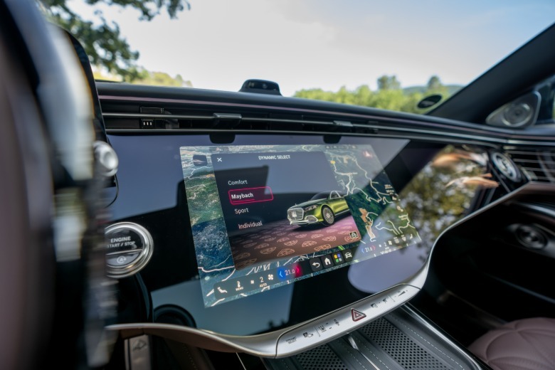 2027 Mercedes-Maybach S580 center screen