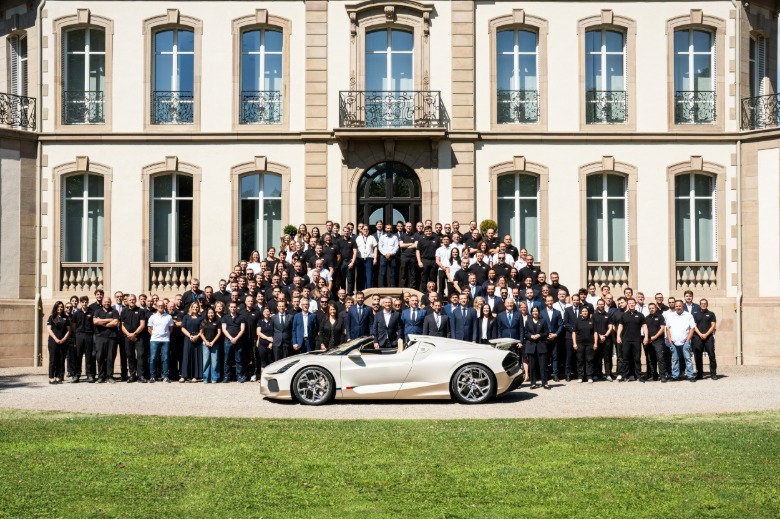Bugatti employees in front of the final Mistral