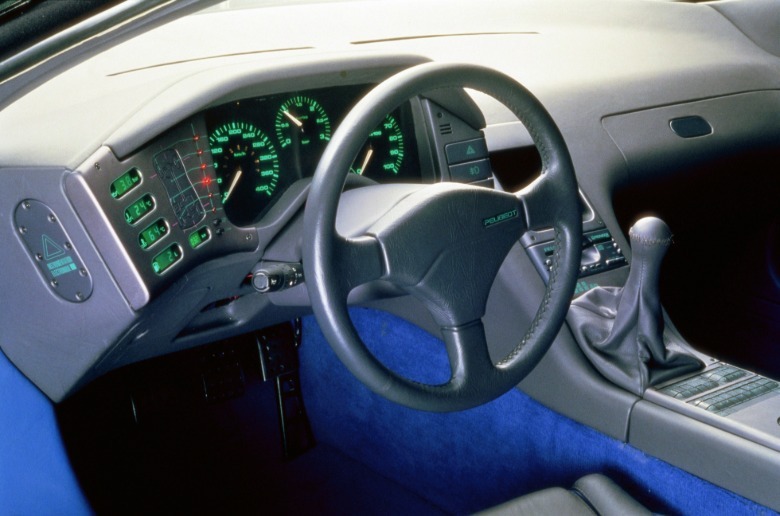 Dashboard of the Peugeot Oxia concept