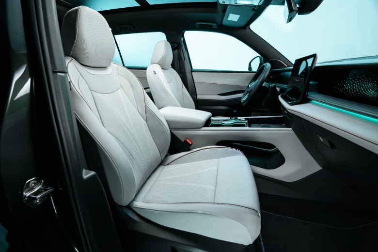 2027 Volkswagen Atlas interior