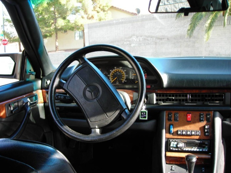 1990 Mercedes-Benz 560 SEC dashboard image