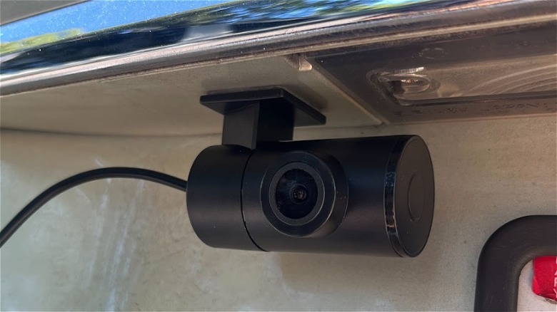 Baseus dashcam installed in car