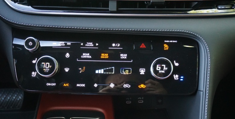 2027 Infiniti QX65 Autograph HVAC controls