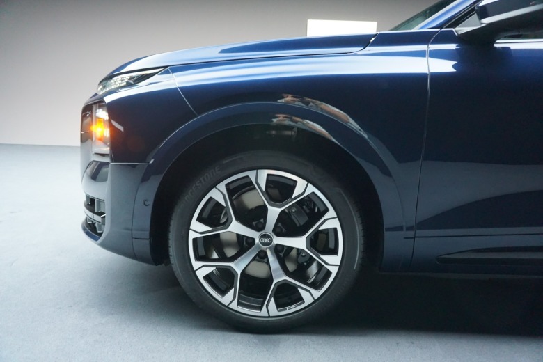 2027 Audi Q9 wheel
