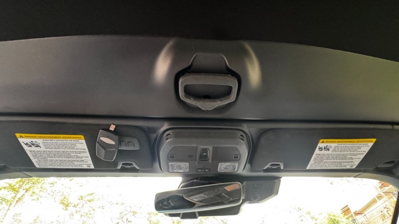 A close-up of the manual latch on the Mustang's convertible top