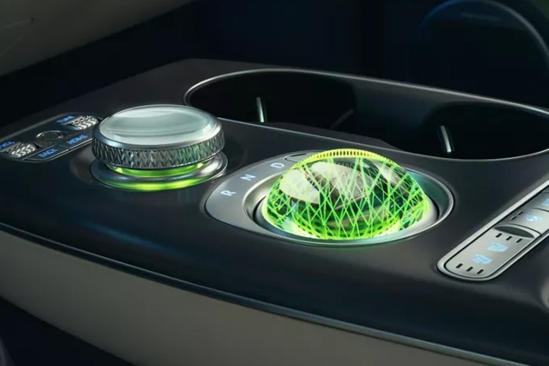 Crystal sphere shifter in a Genesis GV60