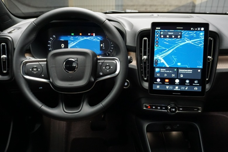 2028 Volvo XC40 dashboard