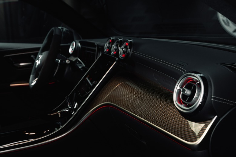 2027 Mercedes-AMG GLC53 4Matic+ dashboard