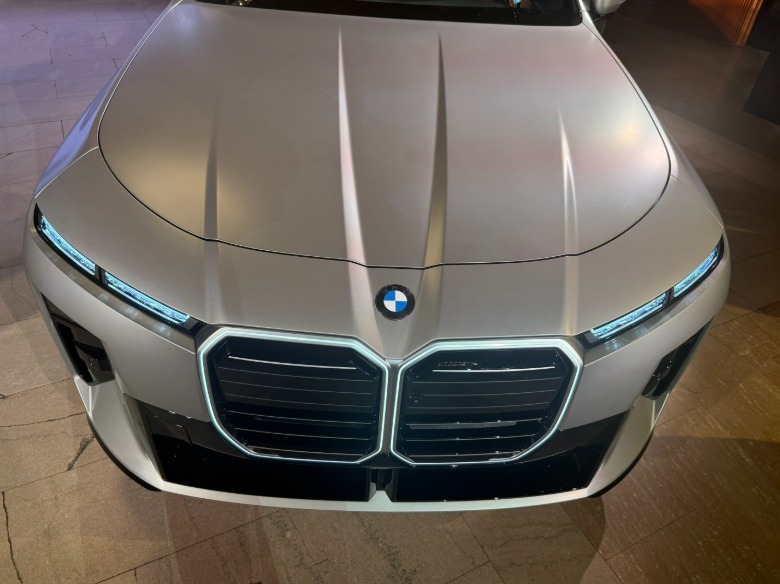 2027 BMW 7 Series front view